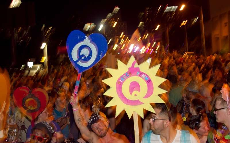 Parada do Orgulho: Símbolo de Protesto LGBT Ou Adulação Corporativa Sem Vergonha?