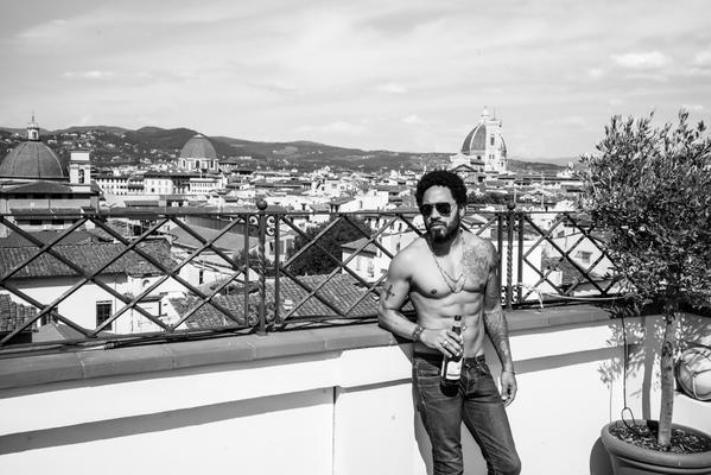 Reações Hilárias Ao Lenny Kravitz Se Expondo No Palco (NSFW)