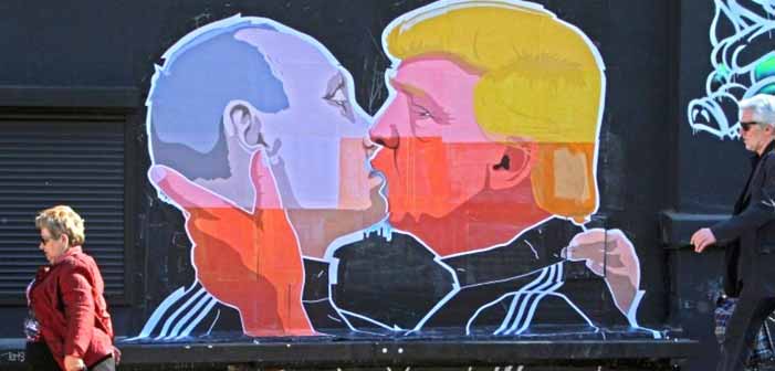 Donald Trump and Vladimir Putin Kiss In Public