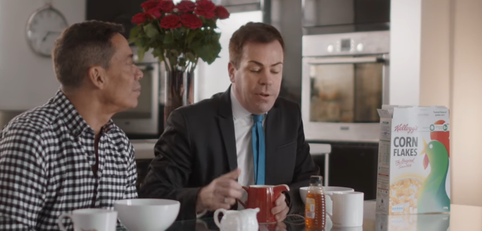 Au Royaume Uni, un couple gay dans la dernière pub Kellog’s Corn Flakes (Vidéo)