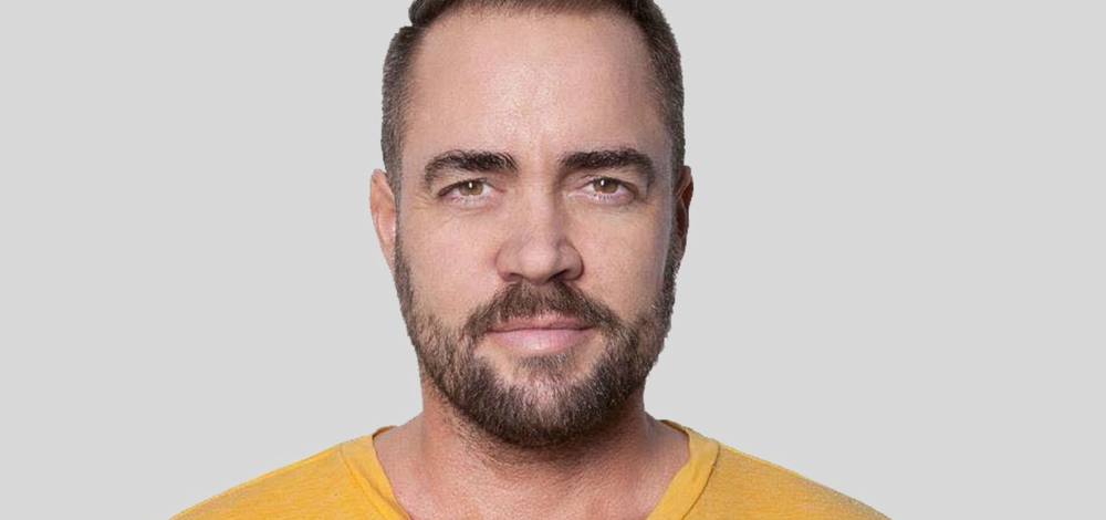 Comedian Ian Harvie Takes on Donald Trump, Drag Queens, Bears and Trans Visibility