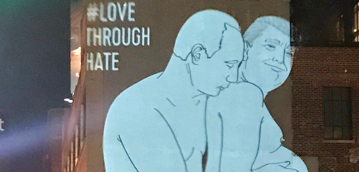 L’image d’un Vladimir Poutine nu et d’un Donald Trump enceint projetée sur un building new yorkais