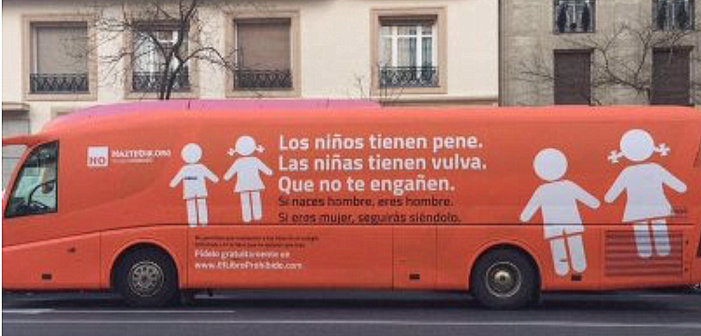 La police de Madrid immobilise le bus transphobe d’un mouvement d’extrême droite