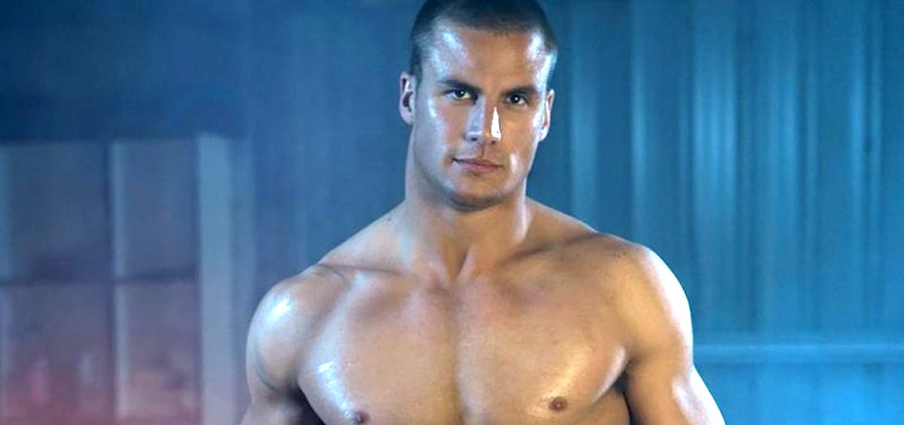 El Guapo Jugador de Rugby Beau Ryan Muestra Atributos en Revelador Video