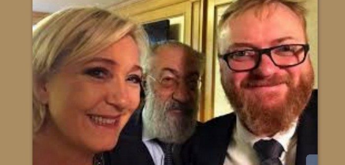 Marine Le Pen pose tout sourire avec un député russe antisémite et homophobe