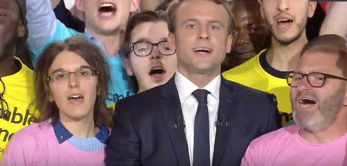 Emmanuel Macron prend la défense des familles homoparentales lors de son dernier grand meeting