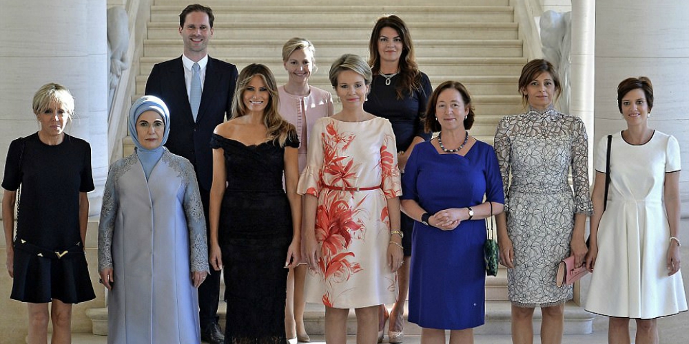 Le mari du Premier ministre luxembourgeois a posé avec les épouses des leaders du monde