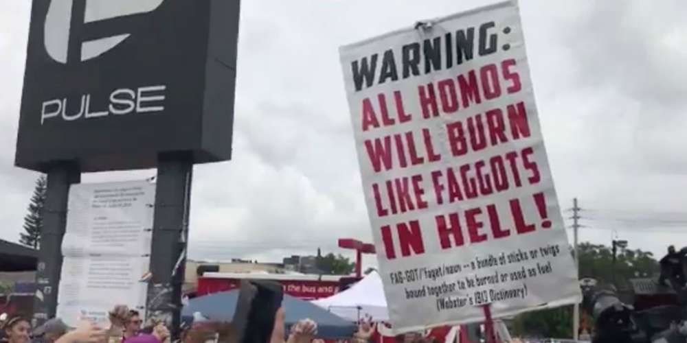 Un contre manifestant homophobe arrêté lors de la commémoration à Orlando