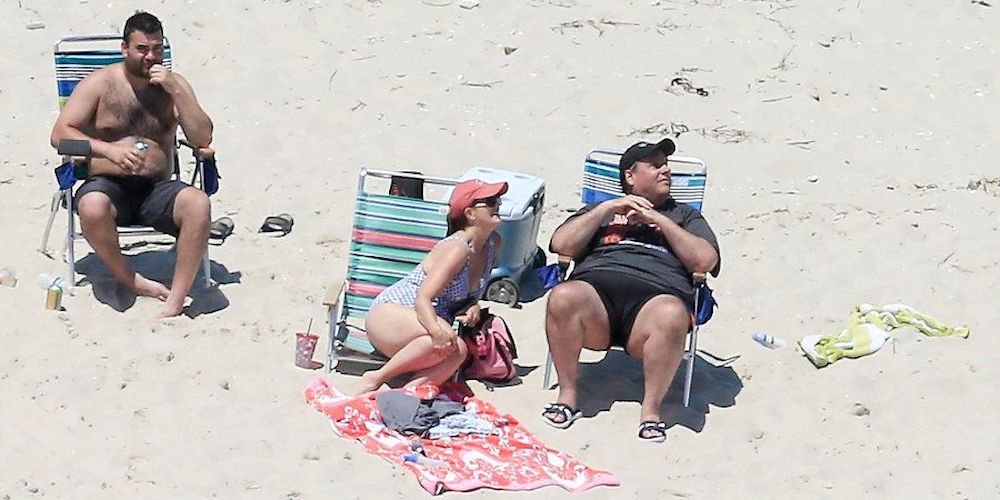 10 Hilarious Images Mocking Chris Christie for His Beachgate Scandal