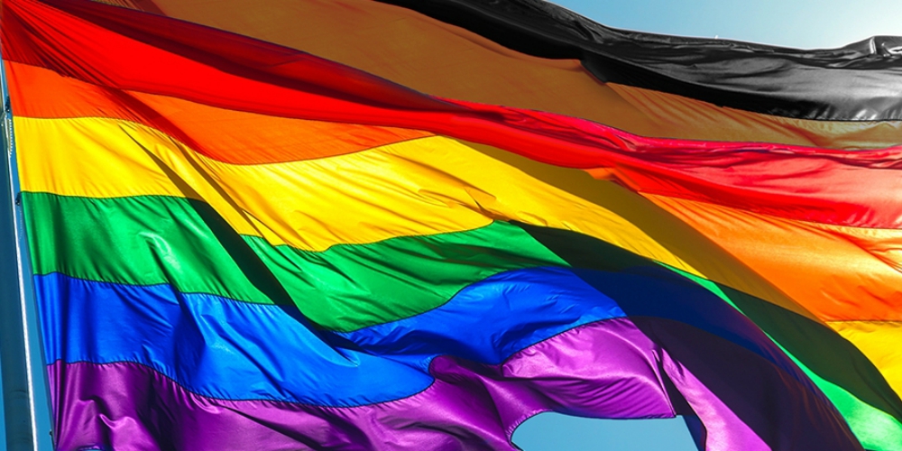 Les LGBT sont plus ouverts sur les questions raciales que les hétéros cisgenres