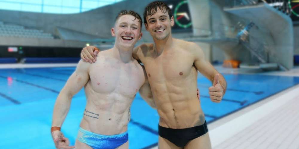 Regardez les médaillés olympiques Tom Daley et Nile Wilson à la piscine et au gymnase