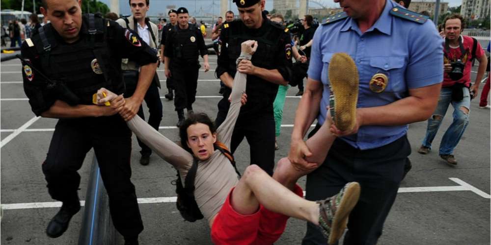 33 Witnesses Describe the Hellish Treatment of Gay and Bi Men in Chechnya