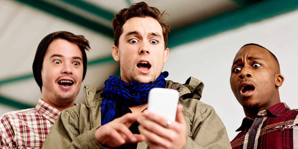 New York iPhone Users Are Sending Anonymous Penis Pics to Unsuspecting Subway Riders