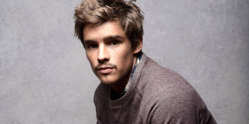 Let’s All Drool Over the Aussie Actor Bringing Batman’s Protégé to TV