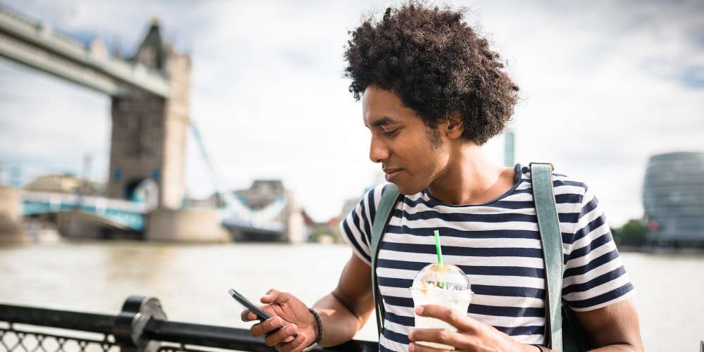 5 Helpful Travel Apps for the Gay Man on the Go