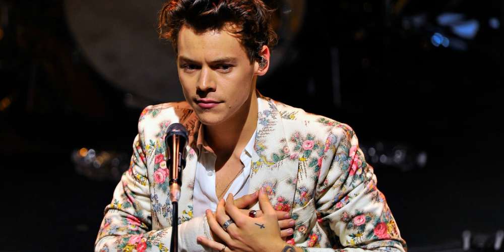 Watch Harry Styles Kick Off His World Tour in the Gayest Way Possible