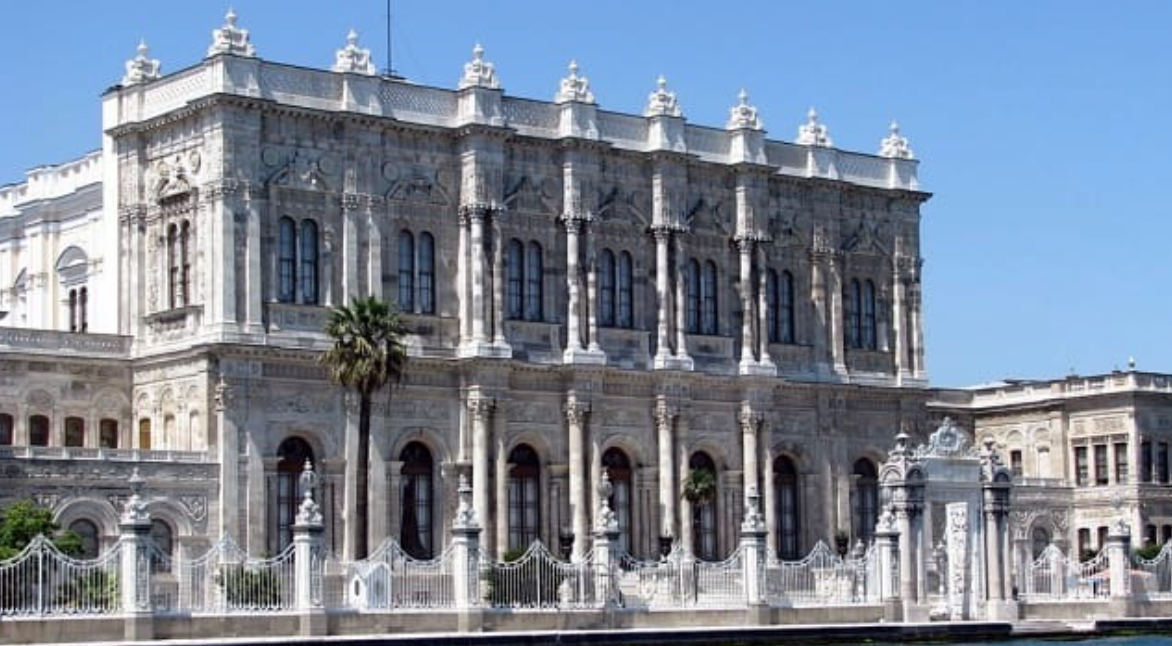 istanbul museums big building