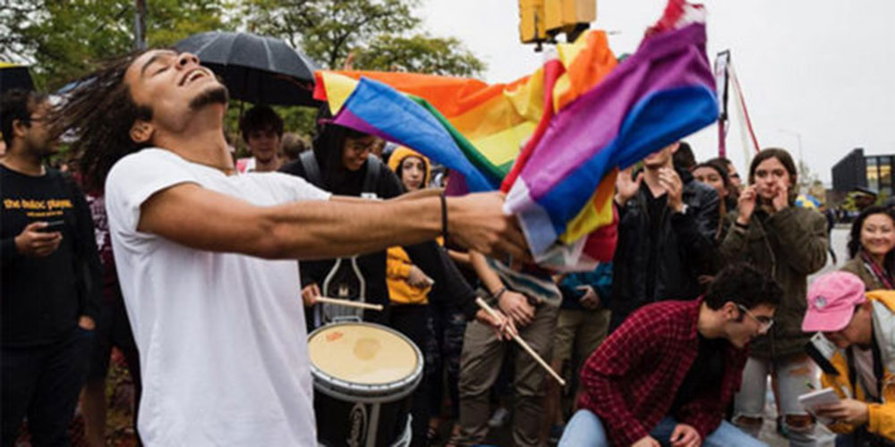 This Guy Voguing to Bagpipes Totally Overshadowed a Protest by Westboro Baptist Bigots