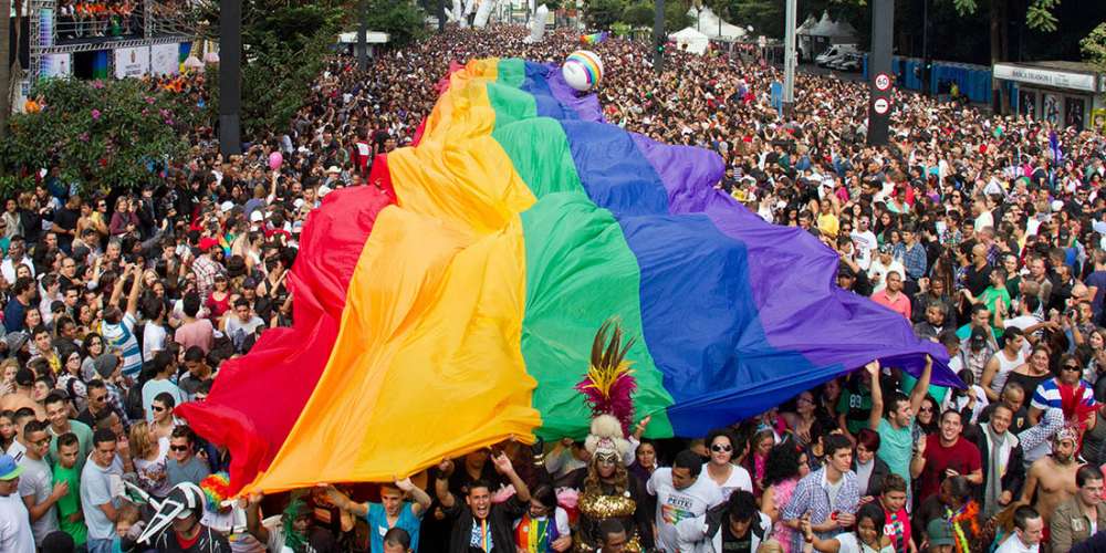 1ª Parada LGBT da cidade Tiradentes discute Estado Laico e religião