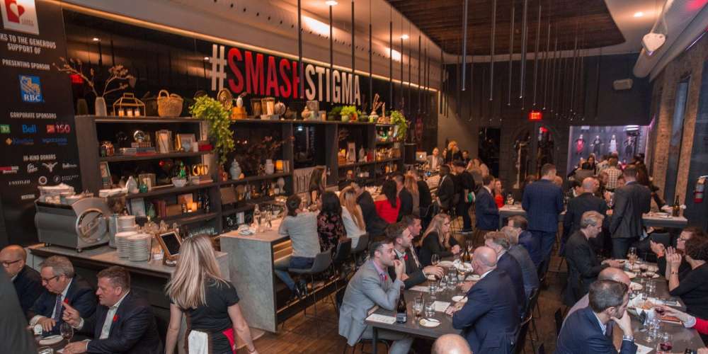 Restaurante canadense contrata funcionários soropositivos para diminuir estigma