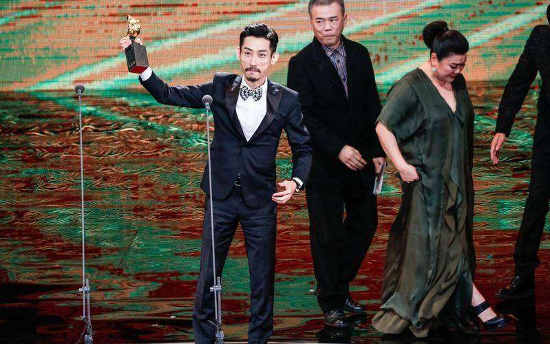 陳竹昇以《阿莉芙》中變裝酒吧老闆一角勇奪第54屆金馬獎最佳男配角