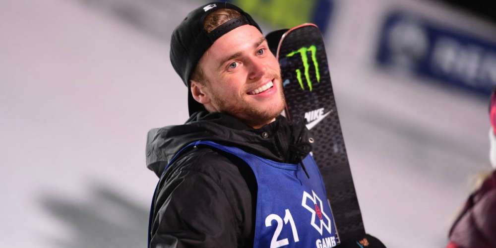 After Breaking His Thumb, Gus Kenworthy Throws Expert-Level Shade at Mike Pence