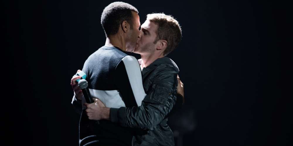 Demi Lovato Helped This LGBT Activist Propose to His Boyfriend Onstage (Video)