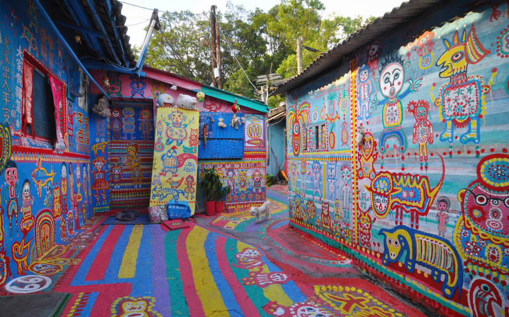 taiwan travel guide rainbow family village