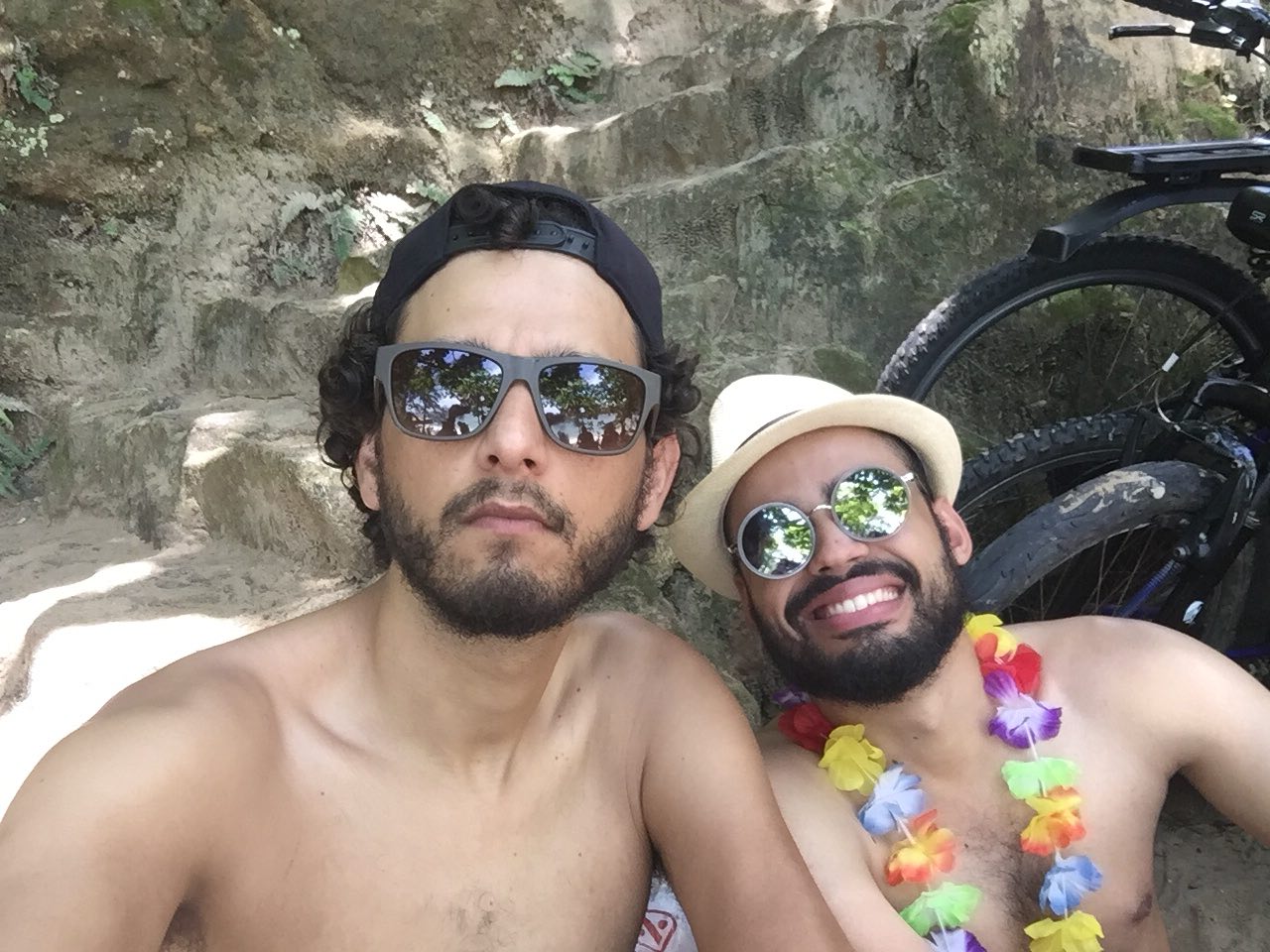 casal Hornet abril