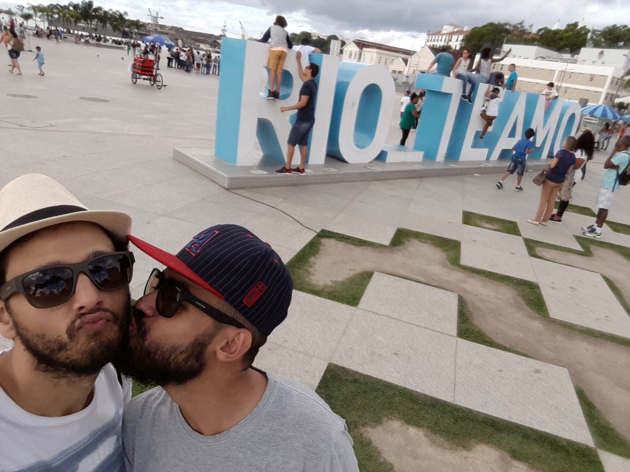 casal Hornet abril