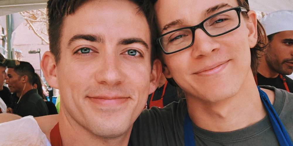 El Actor de ‘Glee’ Kevin McHale Confirma su Orientación Sexual, Gracias a Ariana Grande