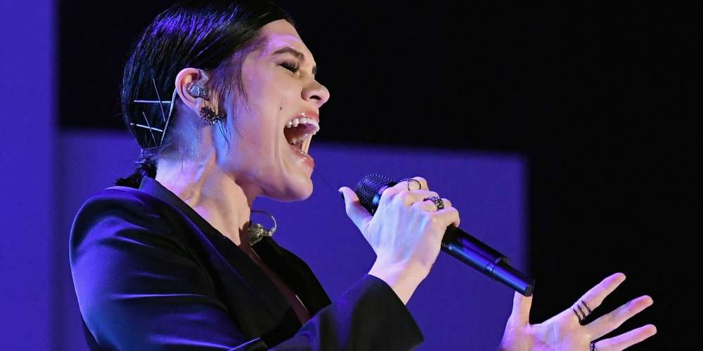 กว่า 1 พันล้านคนชมวีดีโอชัยชนะการประกวดร้องเพลงของ Jessie J ในจีน