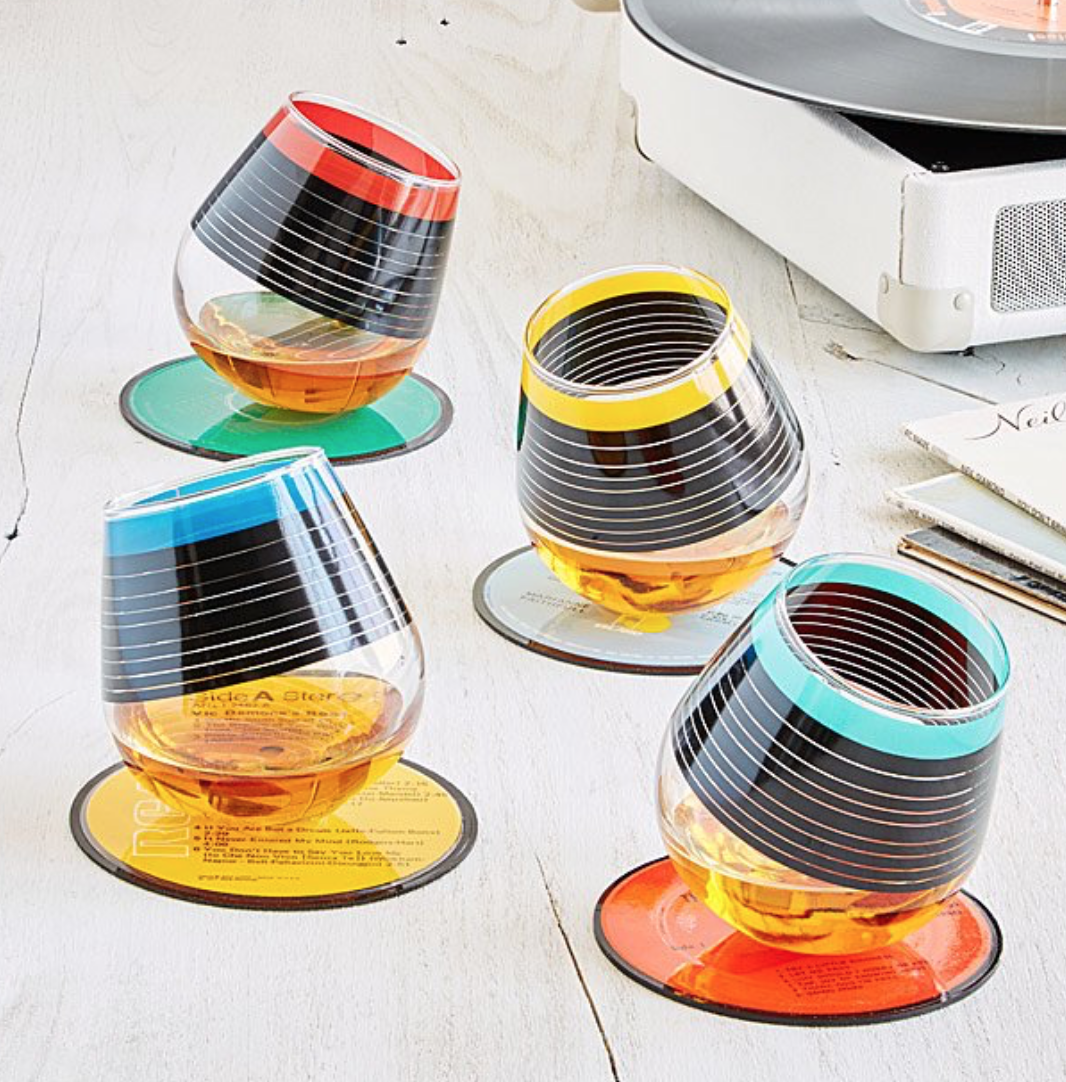 bar set spinning glasses