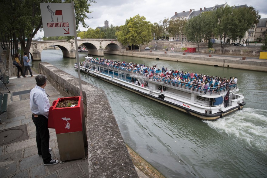 uritrottoirs paris urinals man pissing on the seine