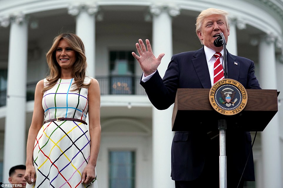 Melania trolls Donald 02