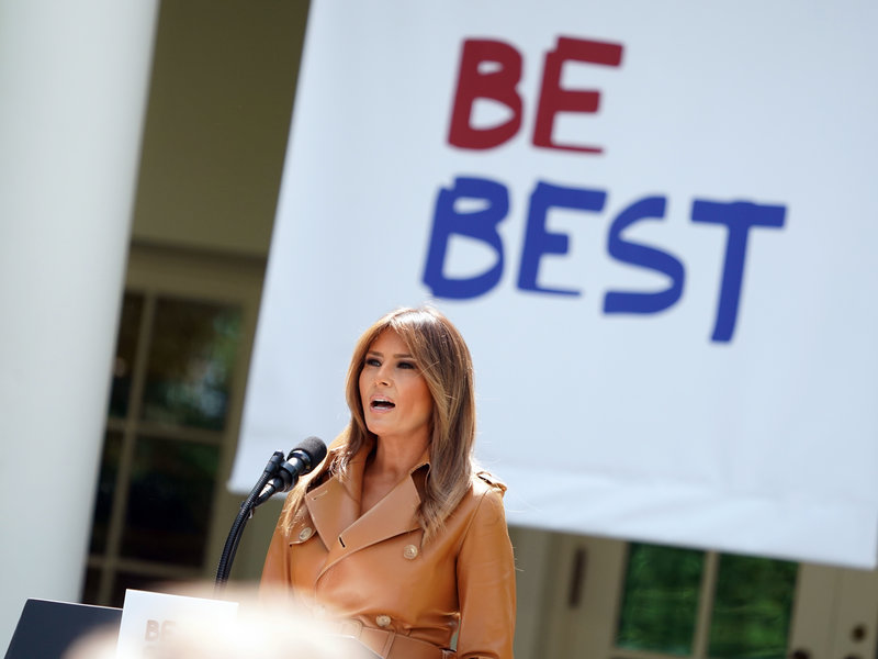 Melania trolls Donald 01