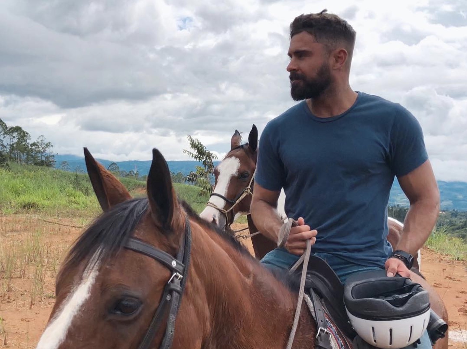 bearded celebrities zac efron