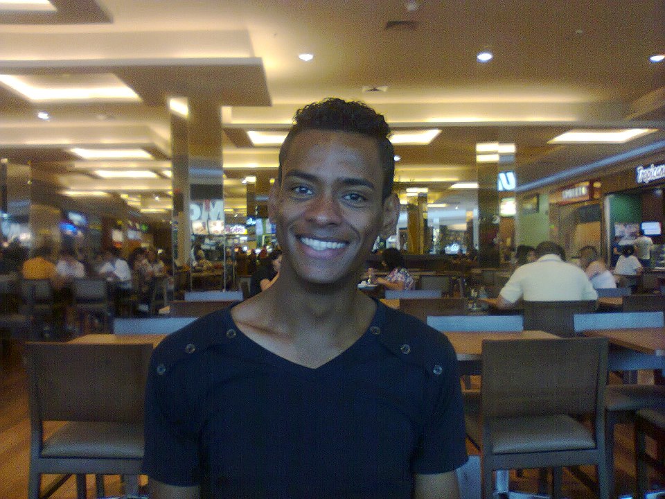 Cabeleireiro gay morre esfaqueado
