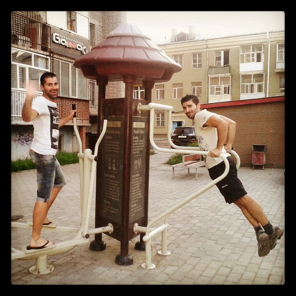 keeping fit while traveling pullups