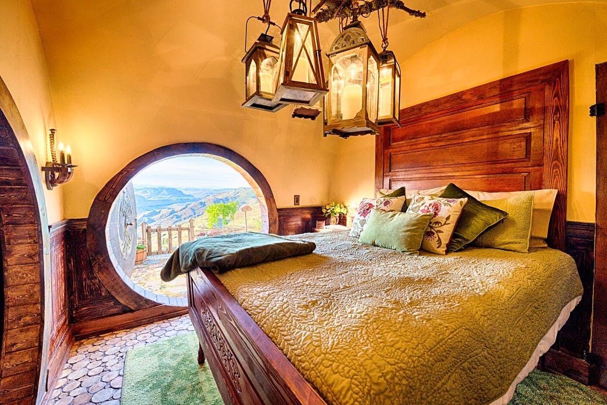 quirky airbnbs hobbit 2